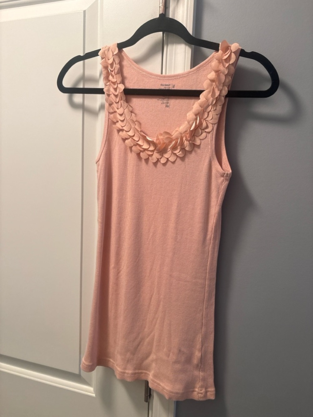 Old Navy Ribbed Pink Floral Neckline Tank Top – Size M